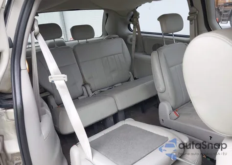 2005 Chrysler Town & Country Touring from USA, damaged, VIN 2C8GP54L85R192954